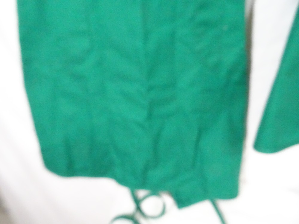 Starbucks Green Apron 33" x 27" double front pockets 2 pieces