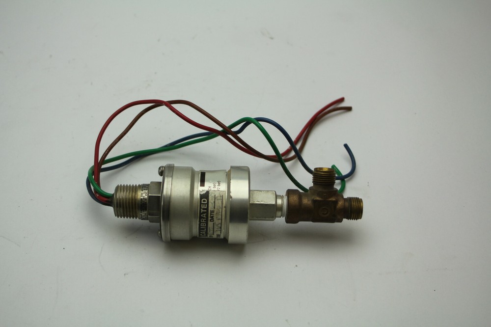 CCS 46-1058 Explosion-proof Pressure Snap Switch Mode 611 Used