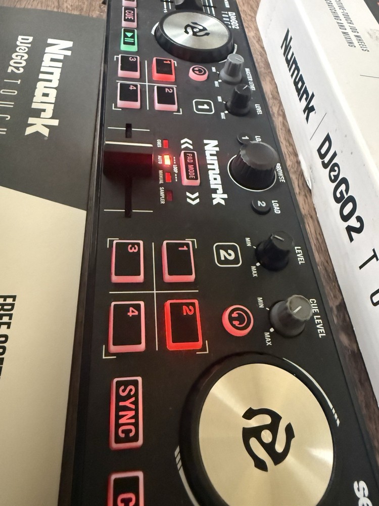 CONTROLLER DJ NUMARK DJ2Go 2 Touch ( nuovo )