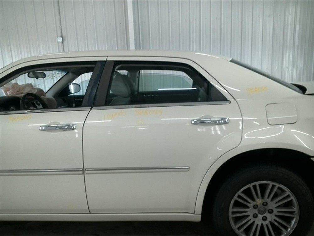 300 2010 High Mounted Stop Light 104795734