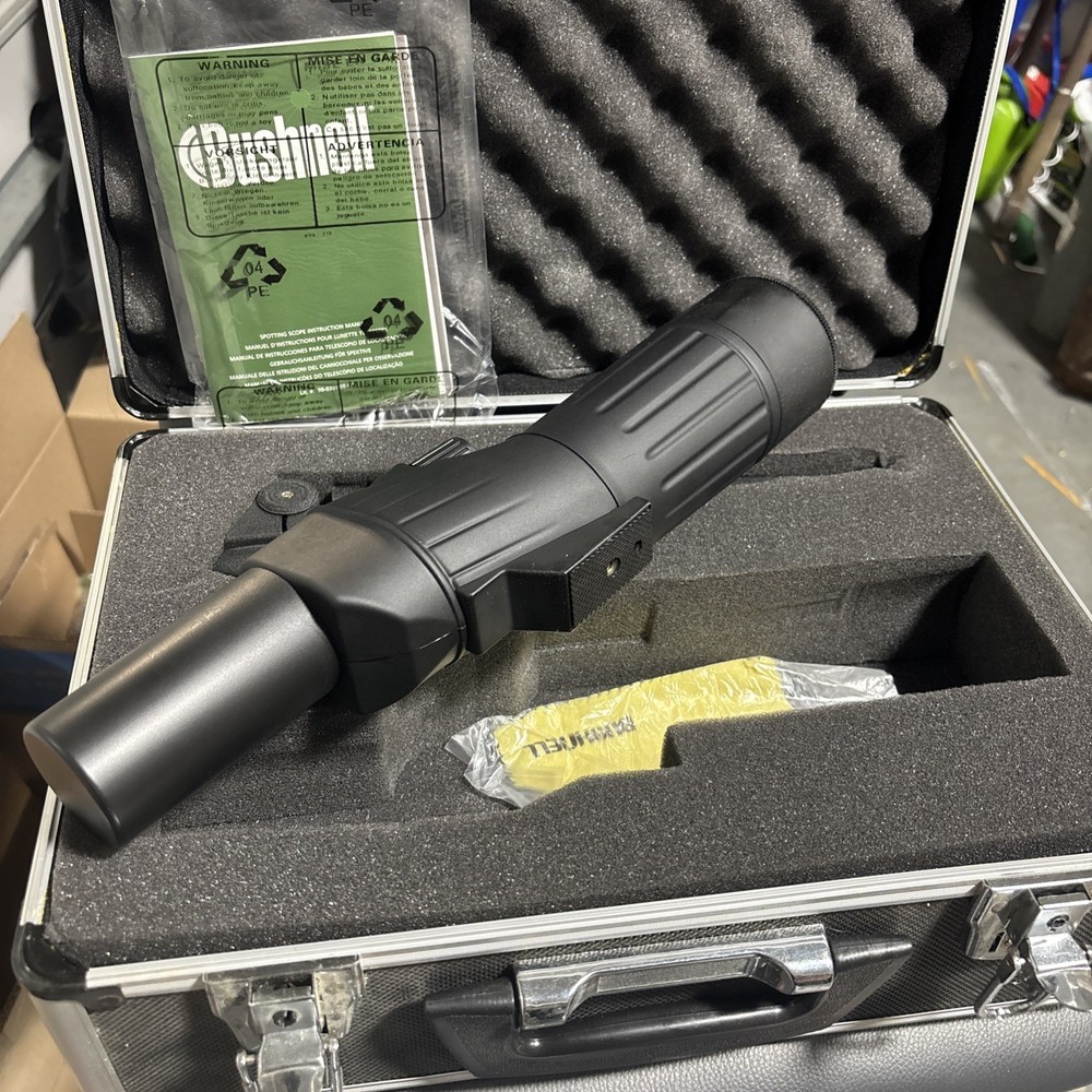 Bushnell Spotting Scope w/ hard shell carrying case & tripod