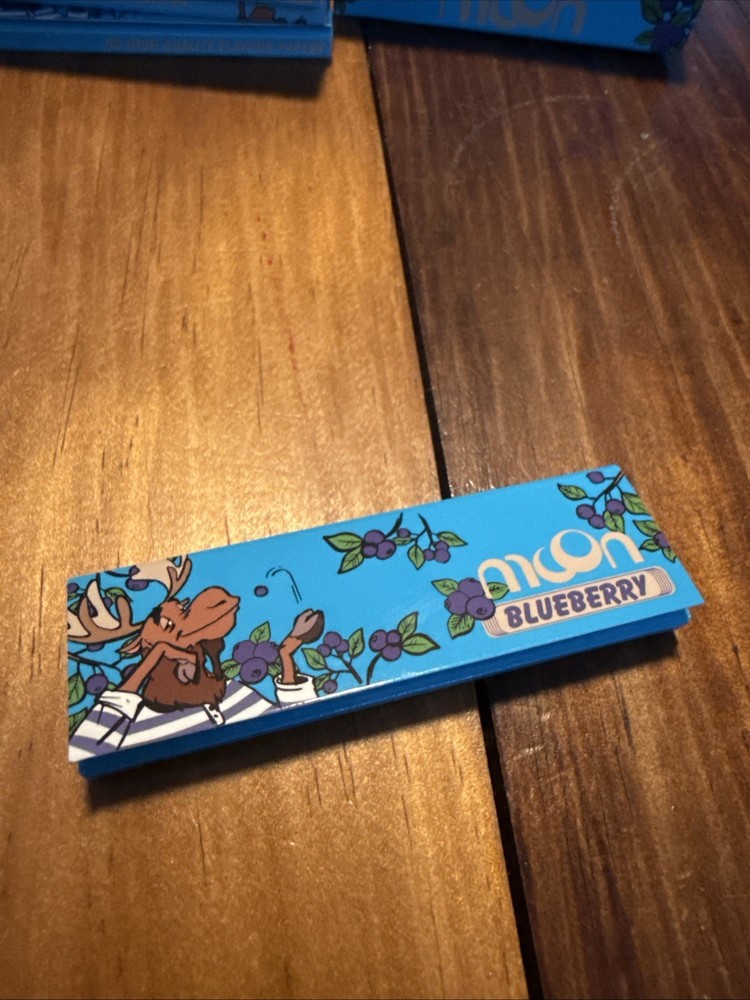 Moon Blueberry Rolling Papers Short 1.0