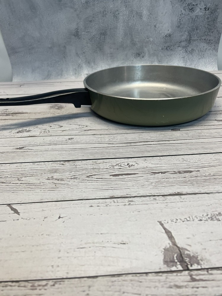 Vintage Kitchen Delight 10” Frying Pan