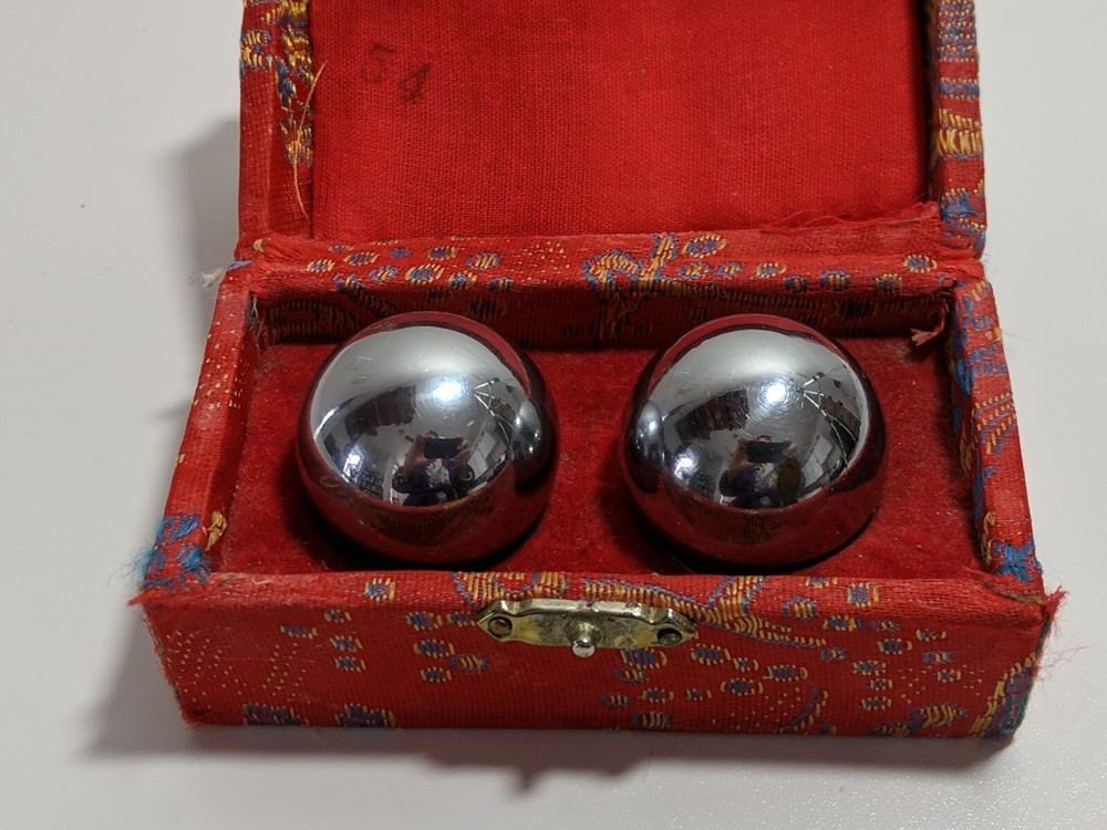 SHOUXING Chime Balls Baoding Iron Red Silken Box Hand Exercise Vintage NOTE