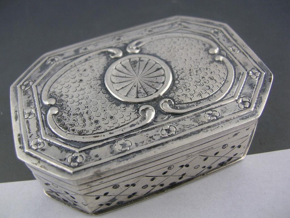 Estate 800 Silver Trinket Box octagon shaped w/ engraved patterns