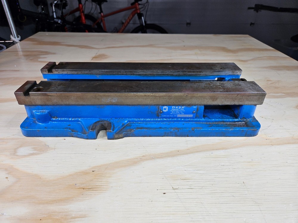 KURT MACHINE VISE D-688 Base Plate only no jaws or handle - FAST SHIP!💨✅