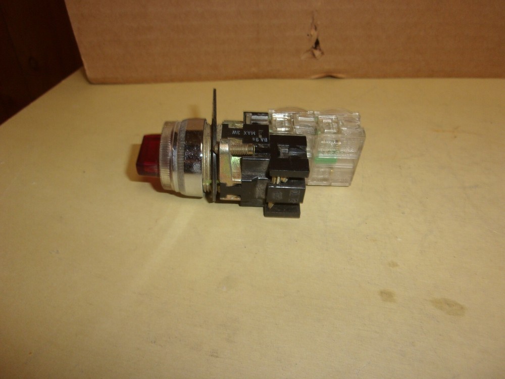 Red 2 Position Selector Switch M6650R406 , used