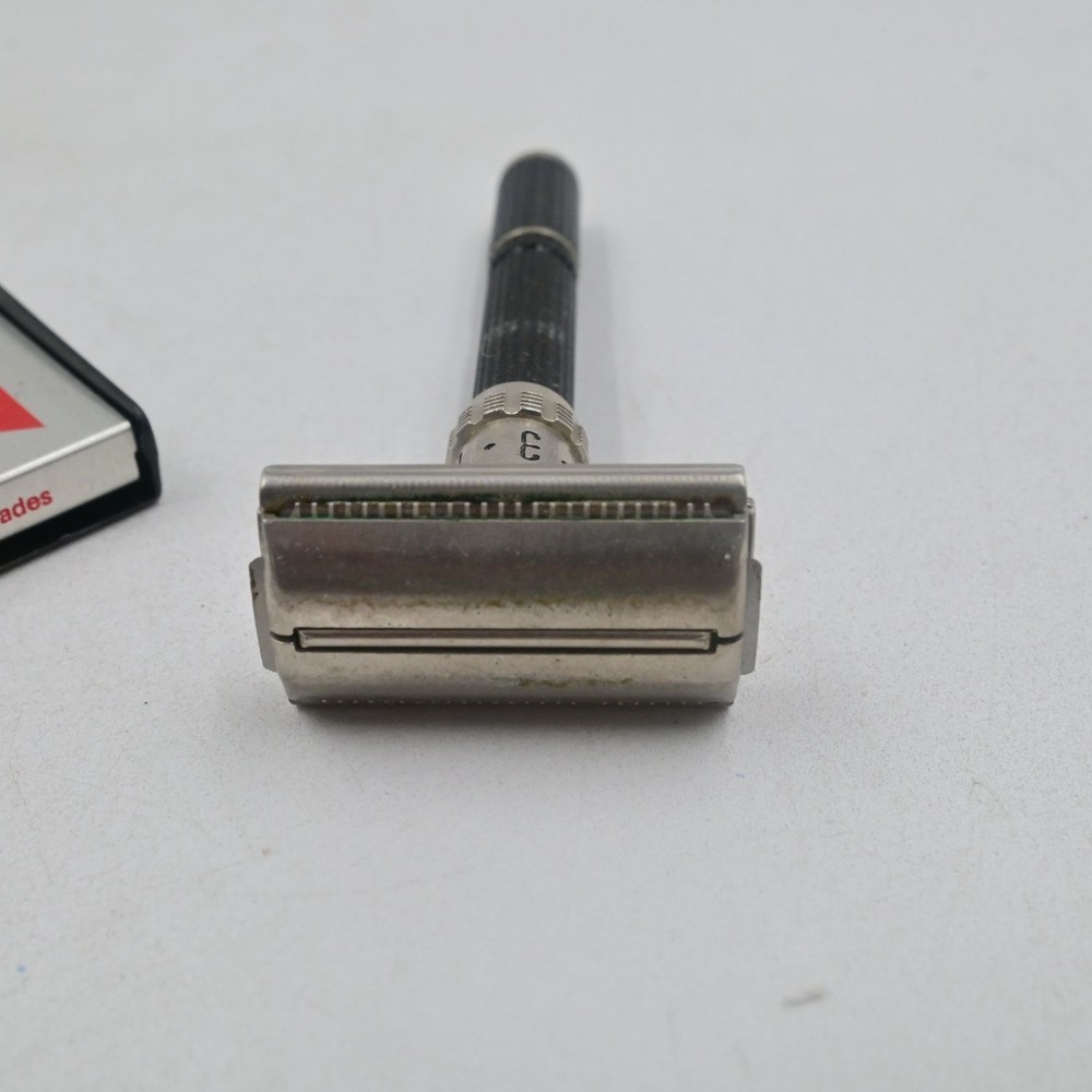 Gillette Super Adjustable 109 safety razor W/ Case