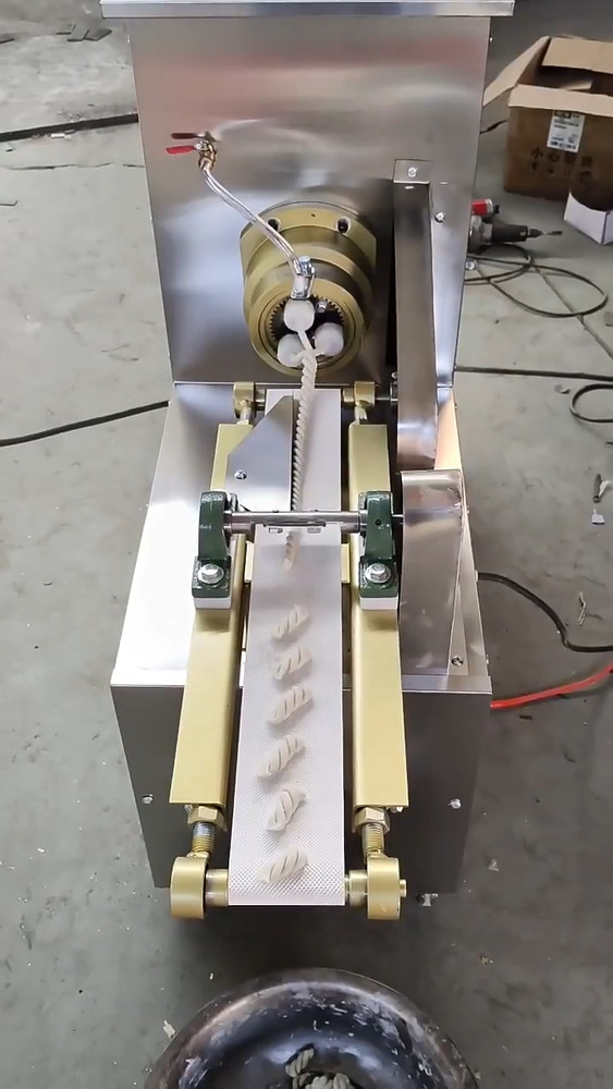Automatic Extruder Fried Dough Twist Machine Bread Twisting Stick Rolling Cut/