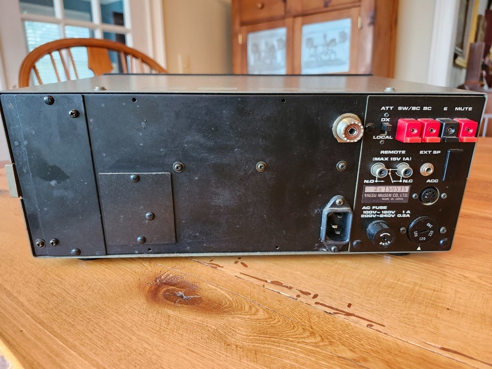 YAESU FRG-7700 RECEIVER