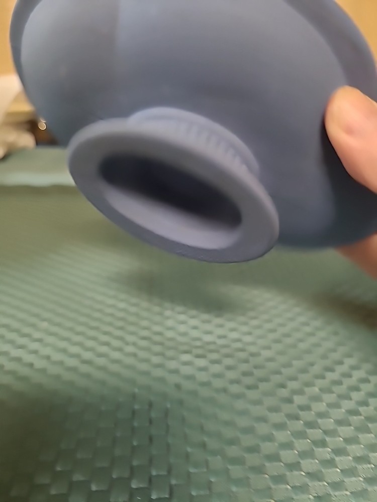 AVON BLUE SOAP DISH ( BIN RR)