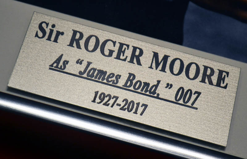 ROGER MOORE Signed JAMES BOND 007, Screen Used PROP, COA PROP STORE, DVD, Frame