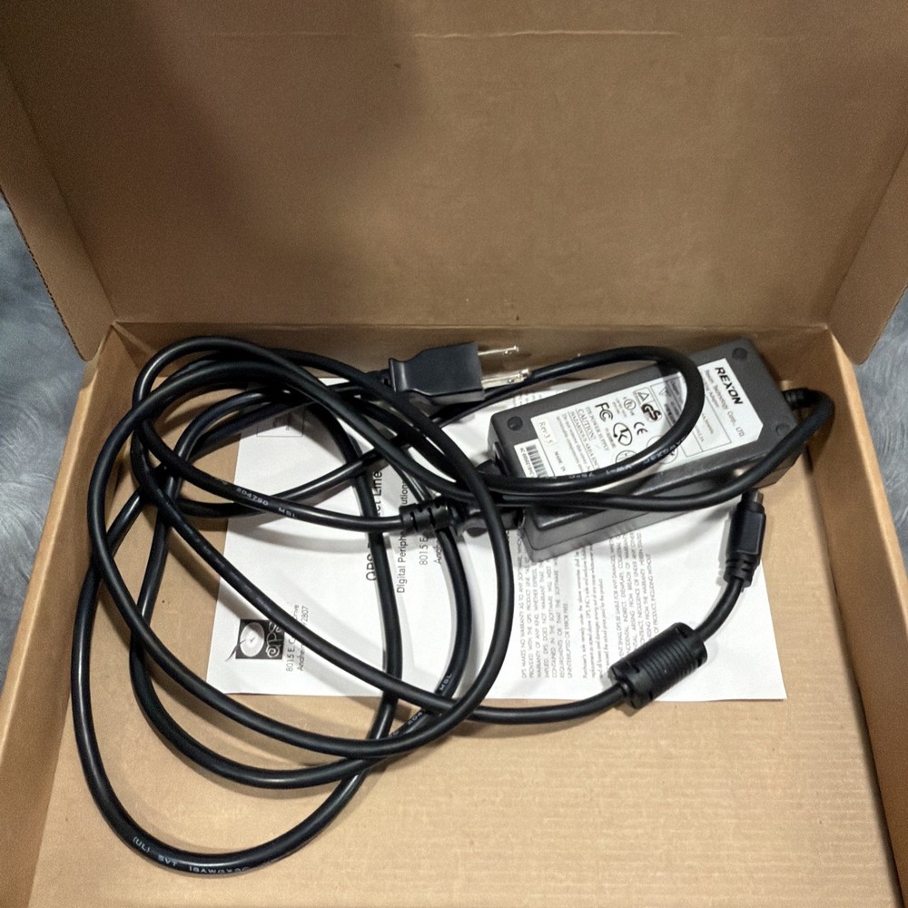 Que Drive USB QPS-525 with case, install CD, cables, charger