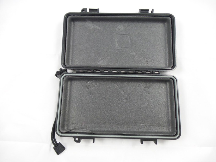 OtterBox Waterproof Universal Case Black (3000-20)