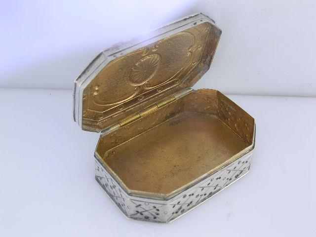 Estate 800 Silver Trinket Box octagon shaped w/ engraved patterns