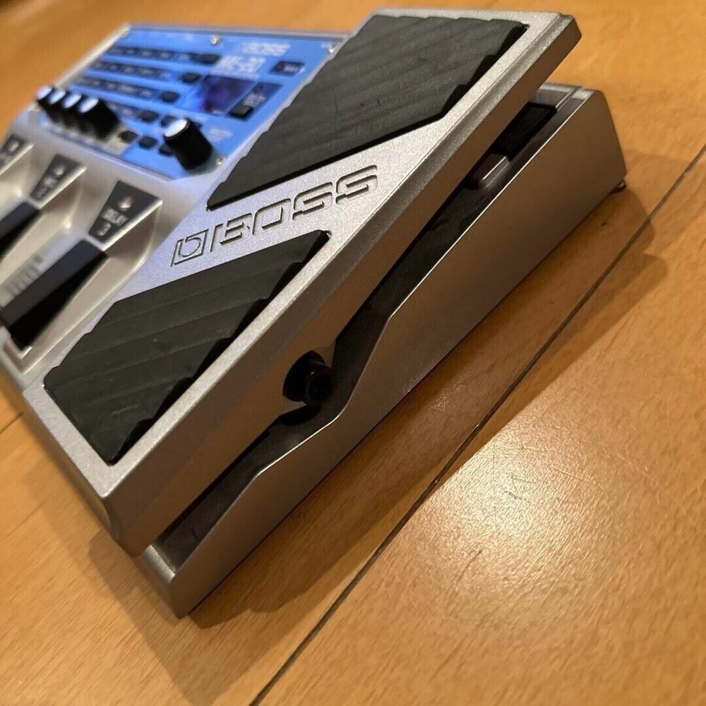 BOSS ME-20 guitar effects pedal Multi-Effects