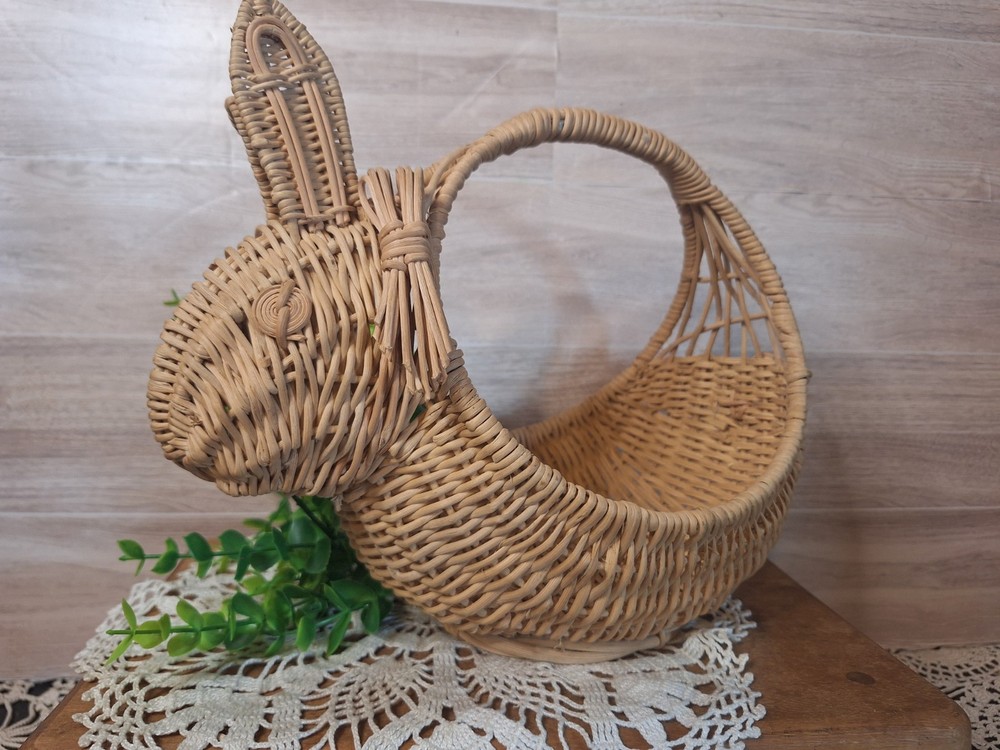 Vntg Natural Wicker Rabbit Basket, Easter Decor, Cottage core, Spring Decor,...