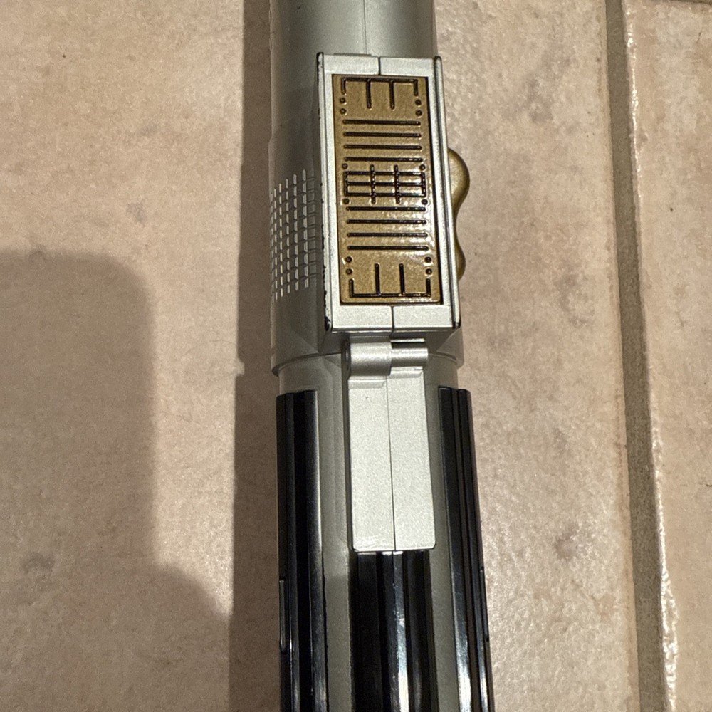 2006 Hasbro Star Wars Blue Electronic Extendable Lightsaber Tested Works w/ box