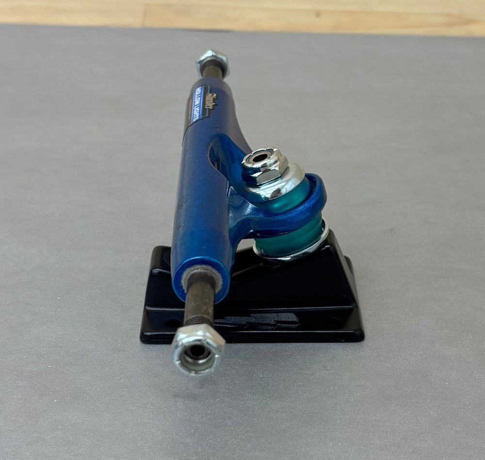 (QTY:1) Thunder Trucks Hollow Metallic Script Anodized Blue Trucks 147