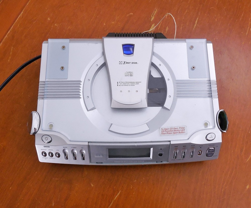 Emerson ES27 Compact Disc Stereo CD Player Tested Door Opens Manually