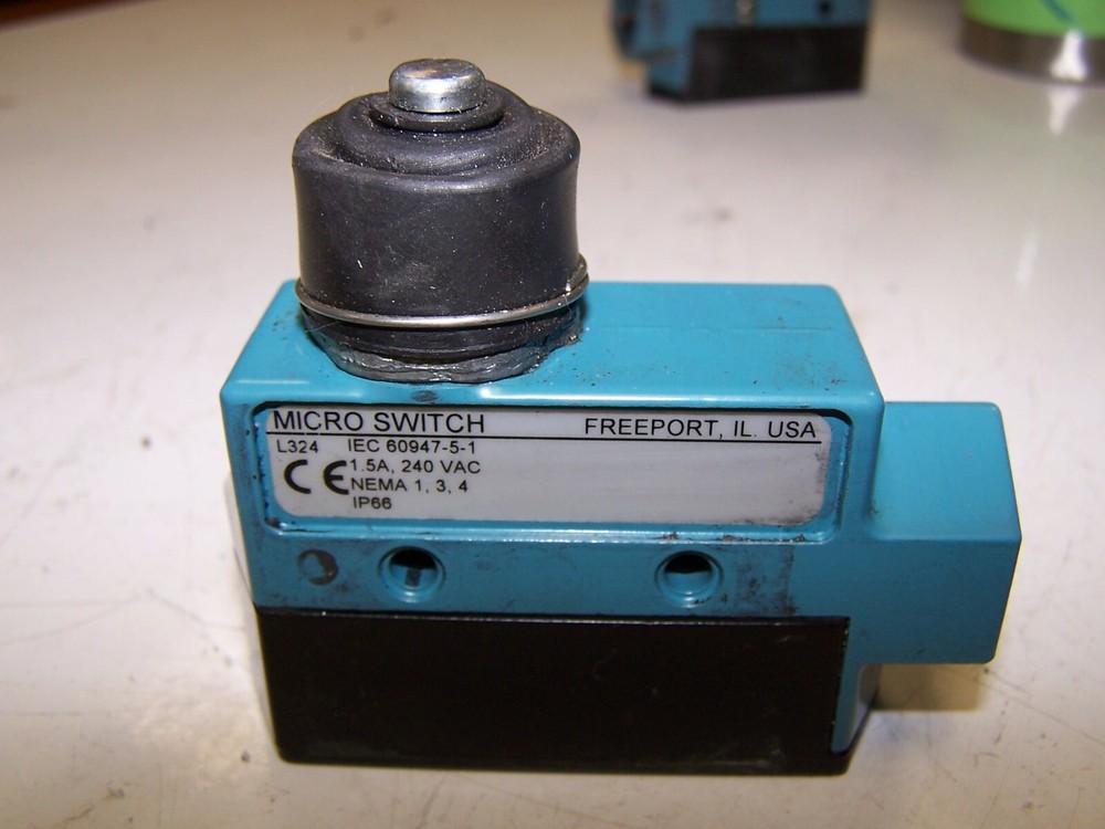 👀 MICRO SWITCH 1/2" 15A 125 250 480V 2A 600V LIMIT SWITCH BZE6-2RN