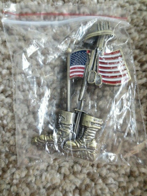 AMERICAN FLAG WITH BOOTS PIN
