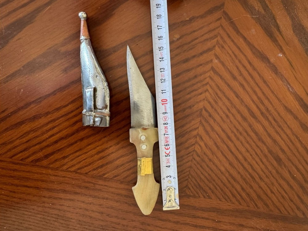 Vintage Dagger with Sheath – Decorative Handle & Steel Blade
