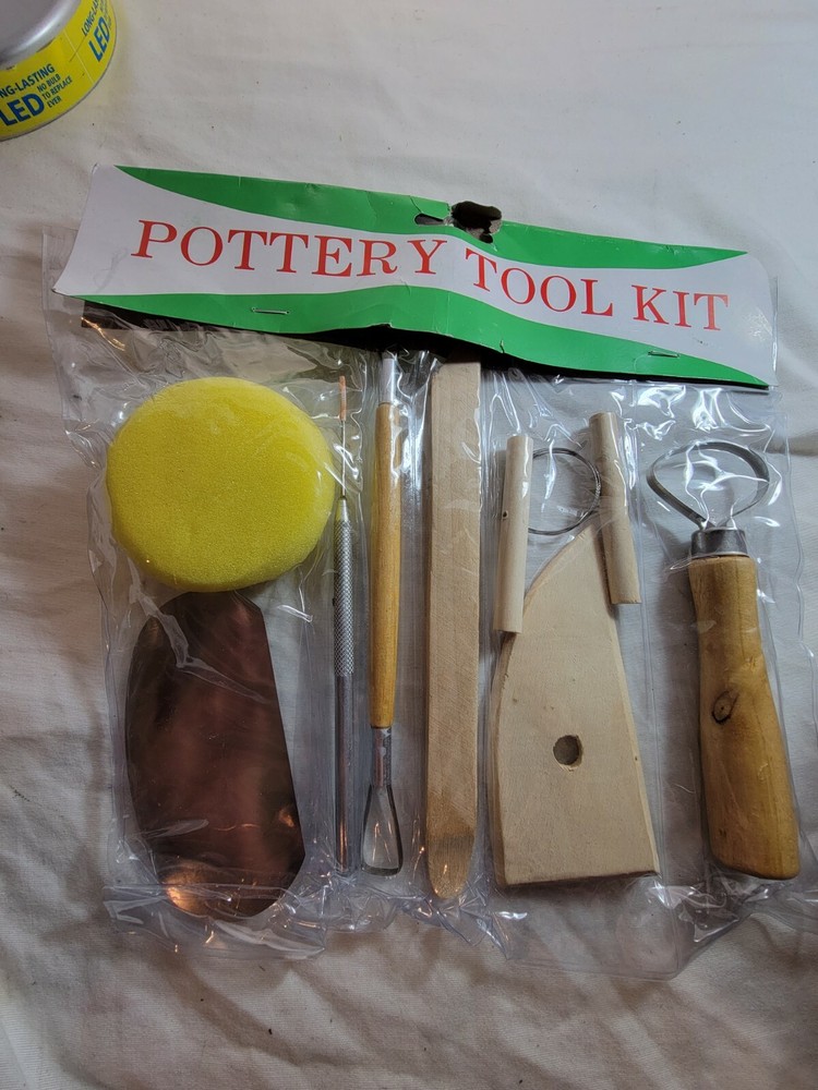 DAS MODELLING CLAY WITH 8pc POTTERY TOOL KIT