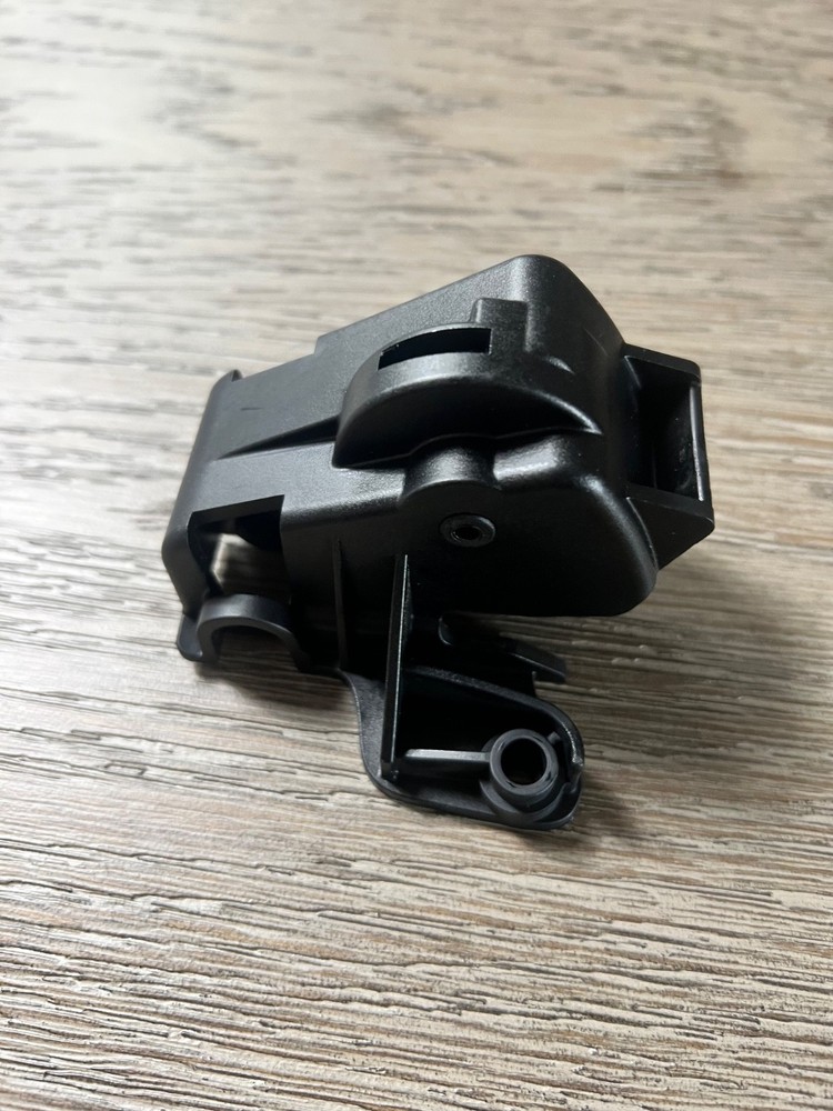 YAKIMA Replacement Inside Latch Assembly CBX 18 Lower Latch - Need Riveted