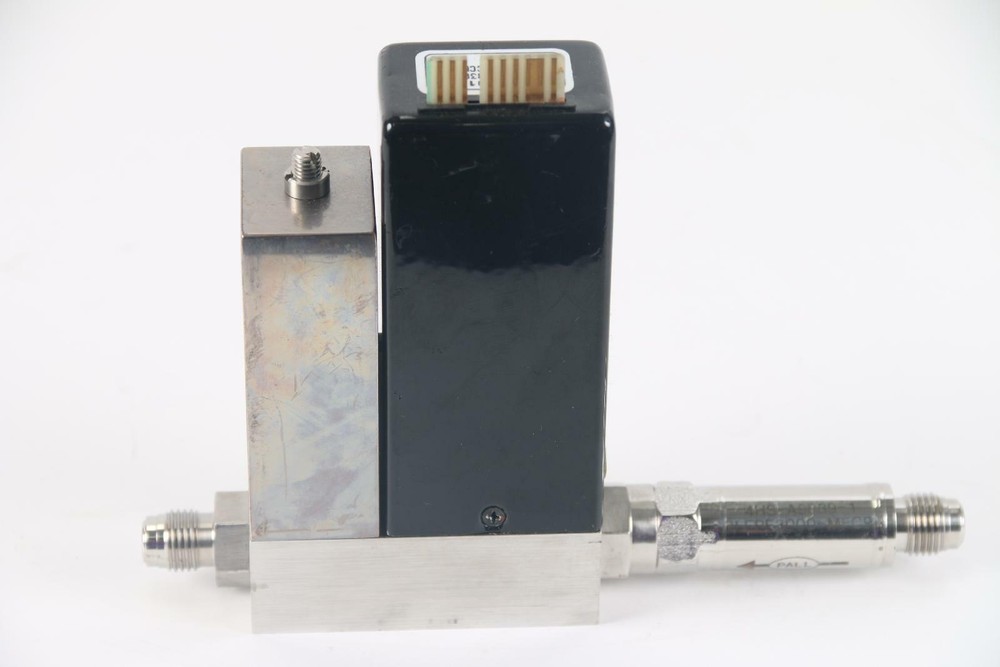 Unit Instruments UFC-1101 Gas: SF6 5 SCCM Mass Flow Controller