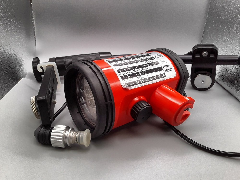 NIKONOS SB 105 UNDERWATER STROBE AND ACCESSORIES