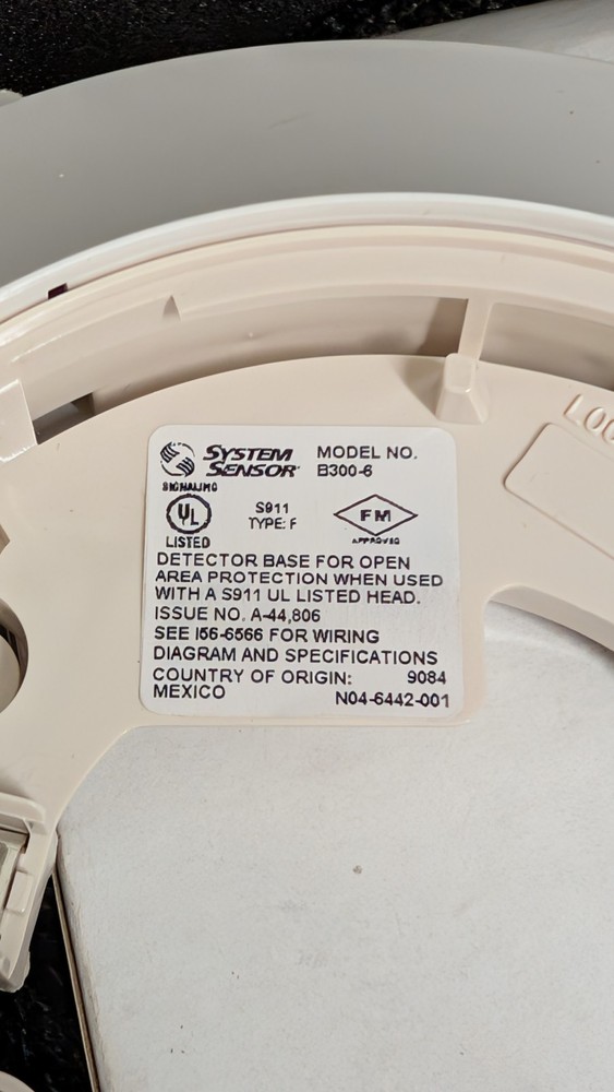 System Sensor 6" standard flanged detector base white B300-6