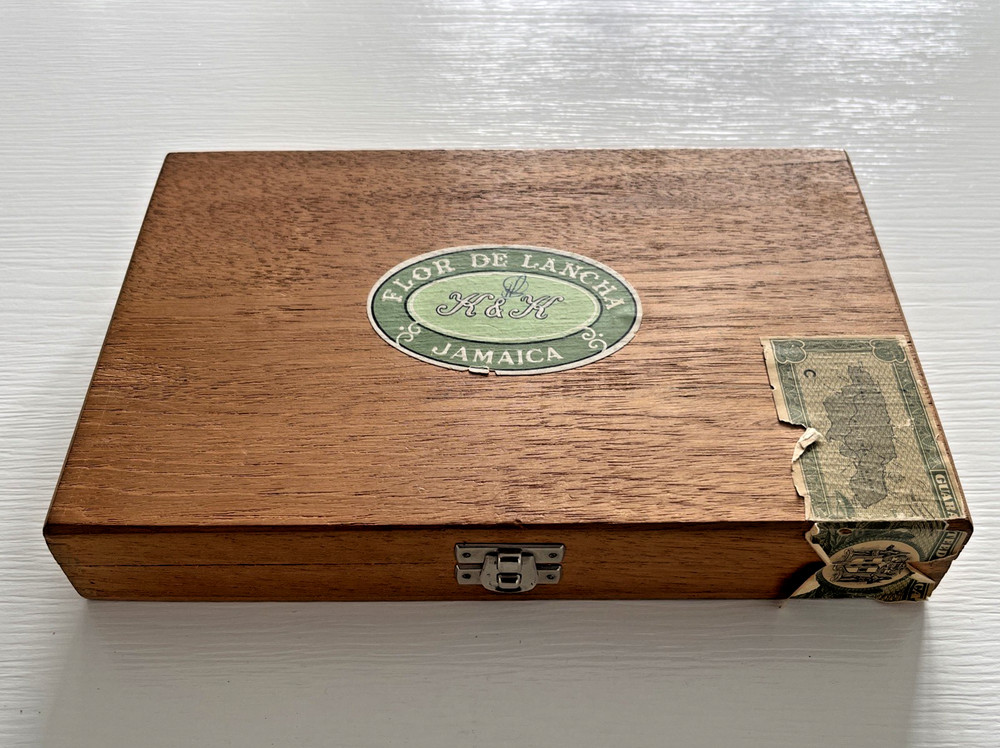 Assorted Bundle Uncirculated British Commemorative Crowns & Coins Inc Cigar Box
