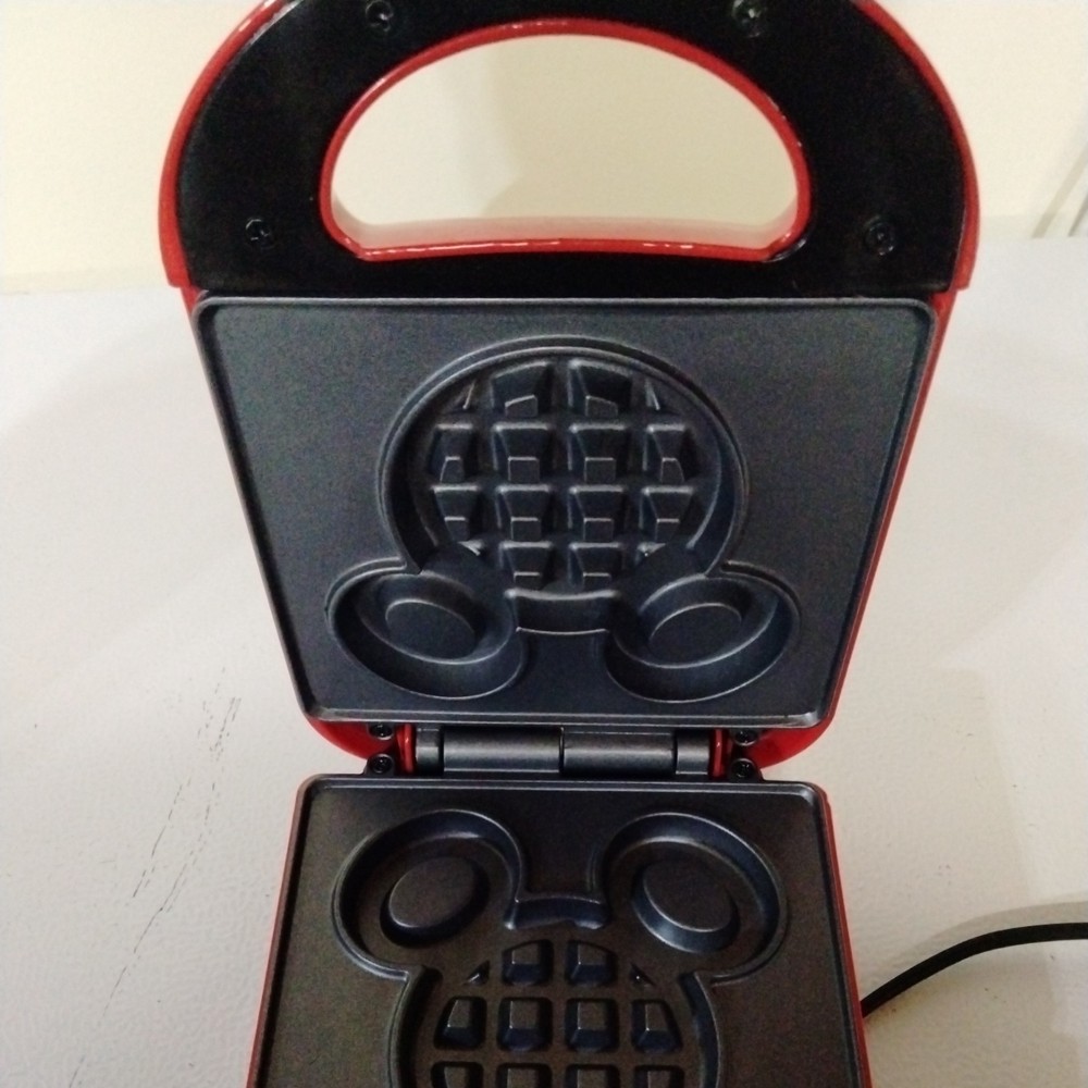 Disney Mickey Mouse Cake Pop/waffle Maker tested "works"