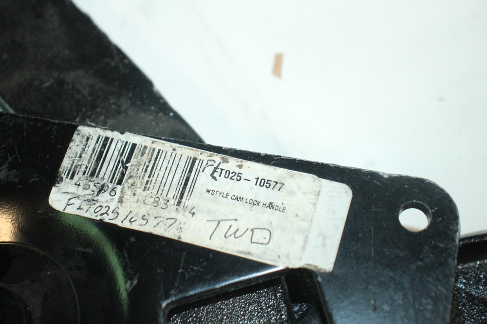 W Style Cam Lock Handle FLT025-10577