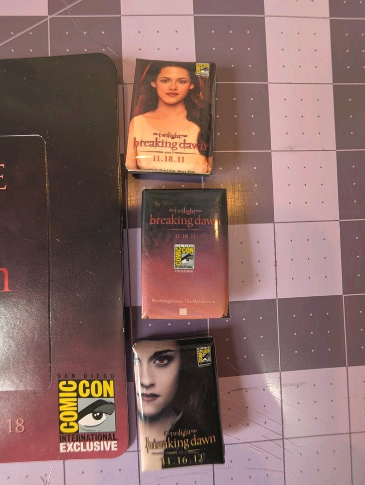 Comic Con SDCC 2011 Promotional Pins button magnets Twilight Breaking Dawn
