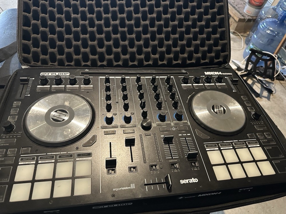 Reloop AMS-MIXON-4 Multicolor DJ Controller