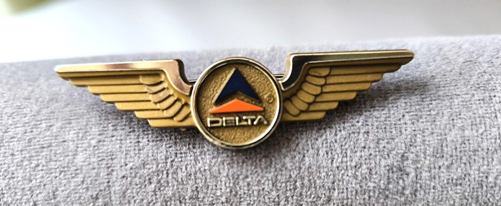 Vintage DELTA AIRLINES Pilot Plastic Wing Pin - Stoffel Seals