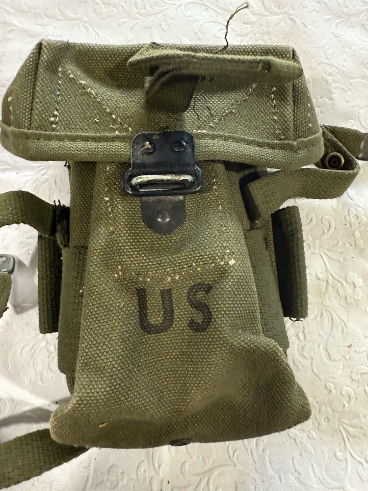 Vietnam Ammo Pouch second issue 1969 Holds Two 20 Round Magazines