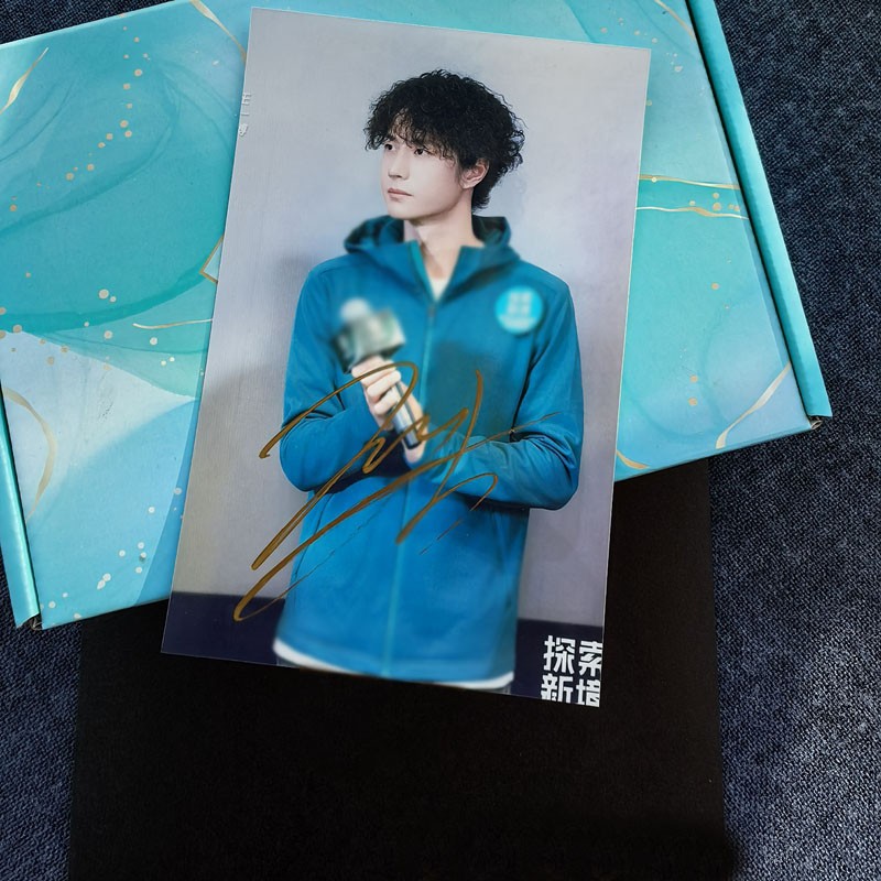 Wang Yibo 探索新境2 Autographed Signed Photos Collection