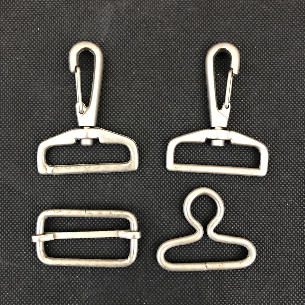 Metal Hardware for a Cloth Strap