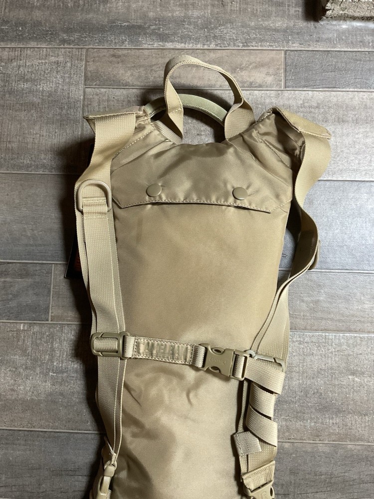 NEW Camelbak Hydration pack 2L NWT Beige Tan Camo