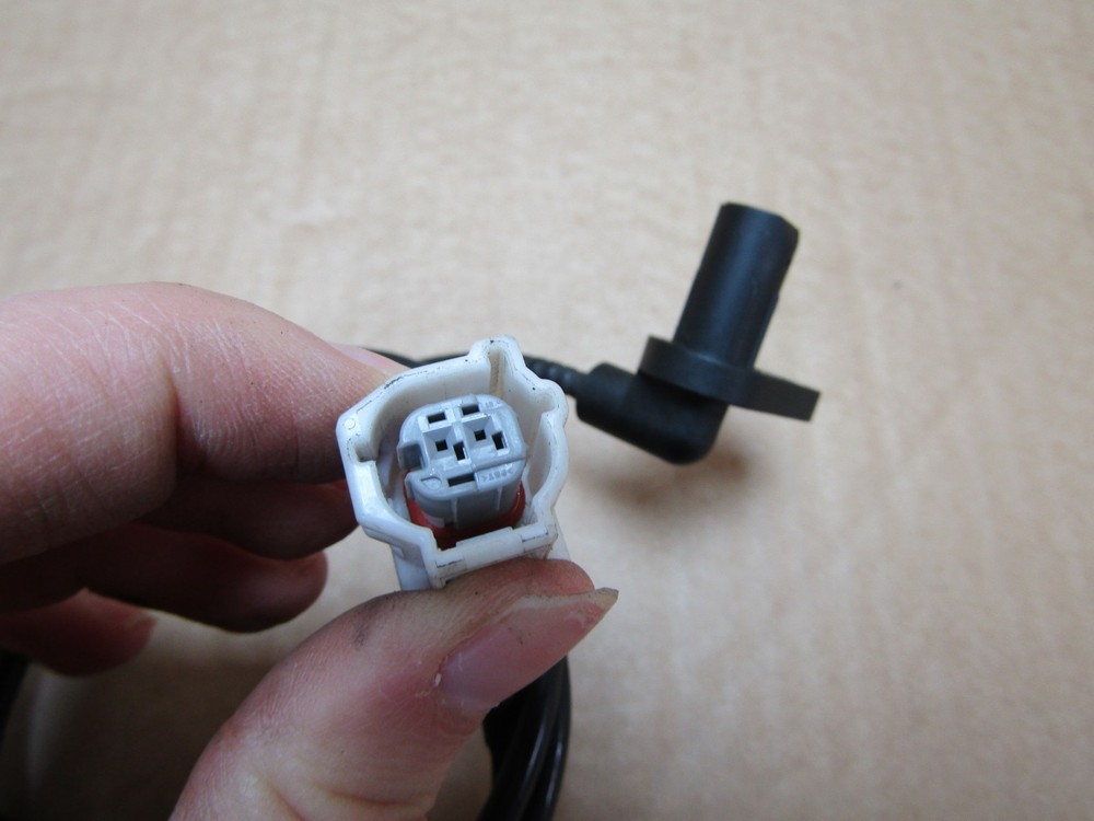 Yamaha YZF R3 ABS 2016 front ABS sensor (15521)
