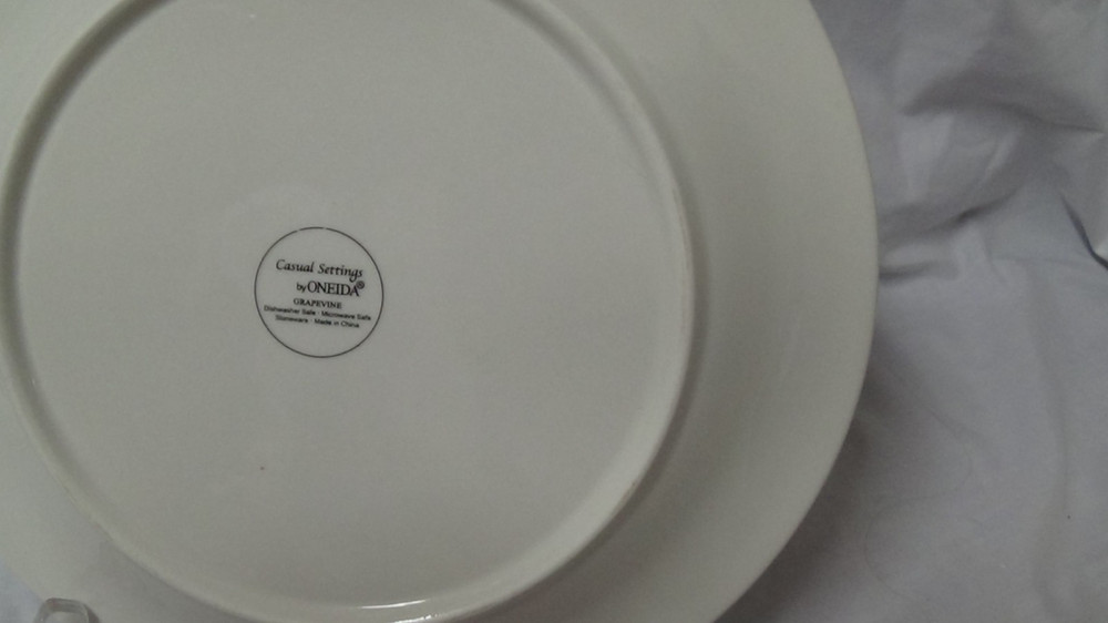 #191C Oneida Grapevine Bread Plate Purple Grape 7"" Across