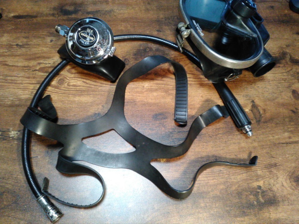 Aqua-Lung Full Face Mask/Regulator for Hookah Dive.