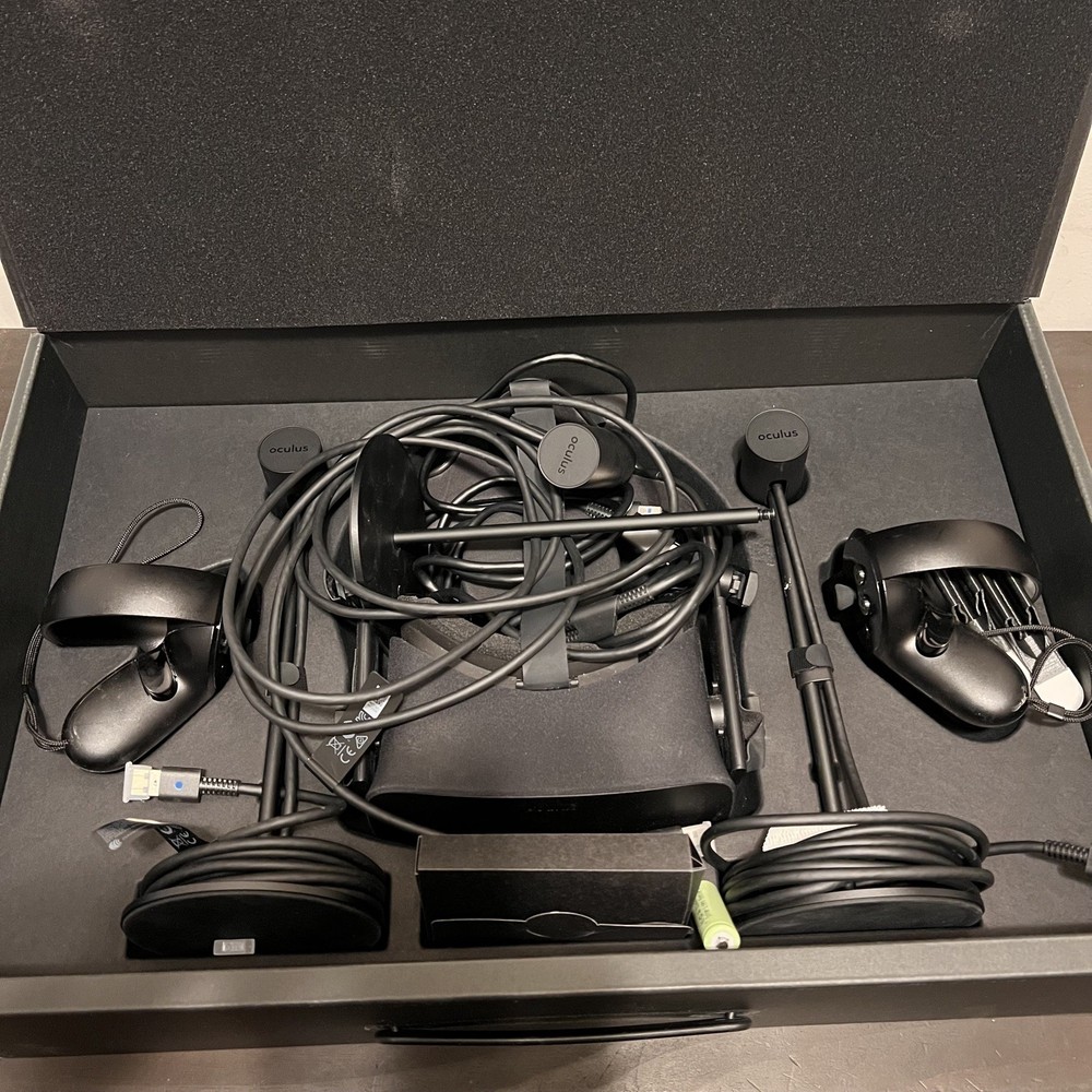 Meta Oculus Rift PC Virtual Reality System - Black (301-00095-01)