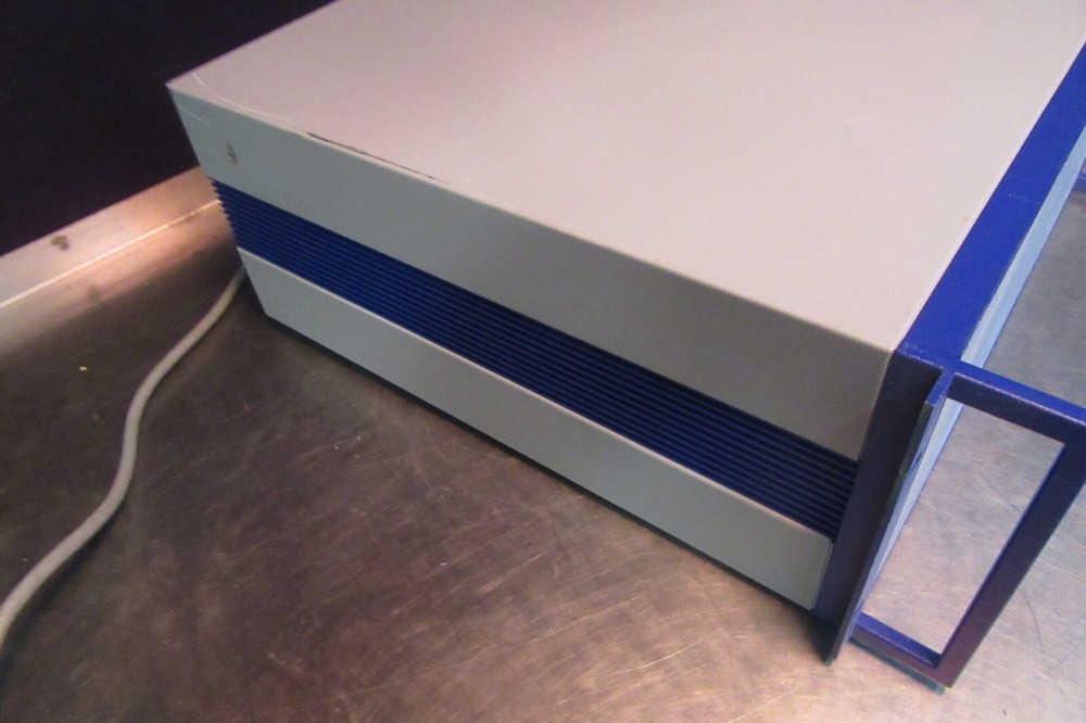 P63 PHYSIK INSTRUMENTS PI DIGITAL PIEZO CONTROLLER C-880-00 / C880B0001