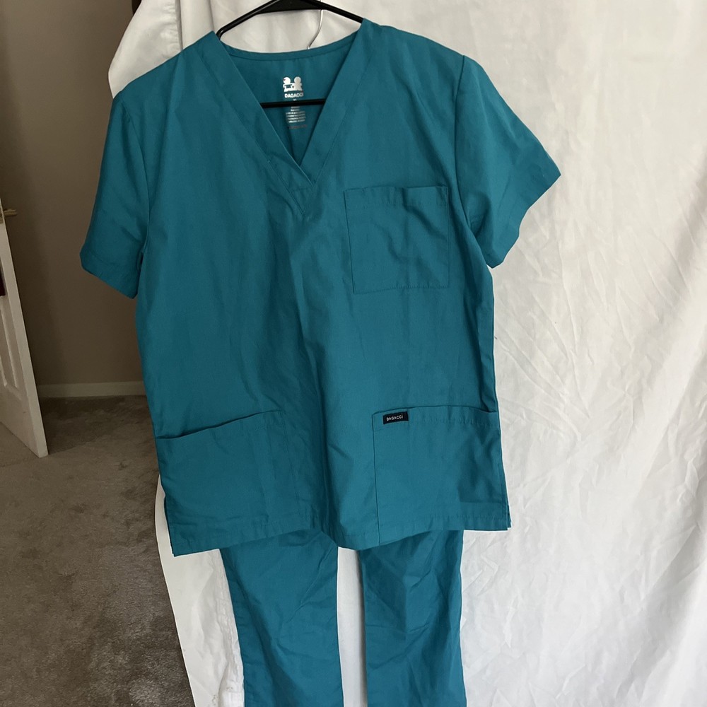 dagacci scrubs set