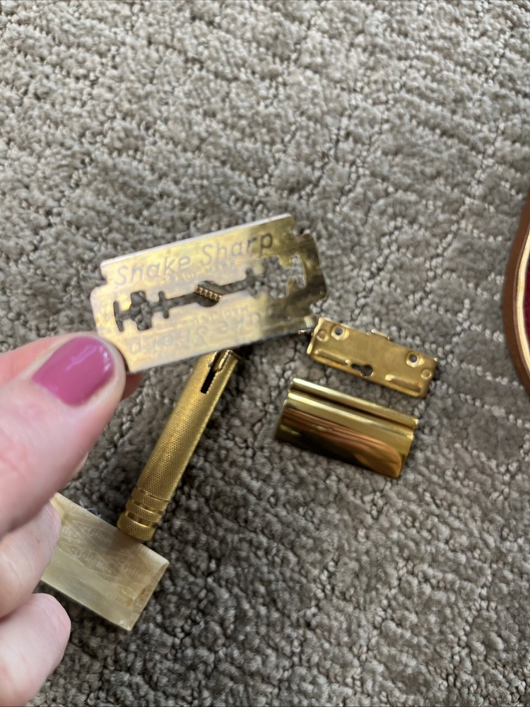Gold Shake Sharp Razor In Original Box 1940’s Collectable