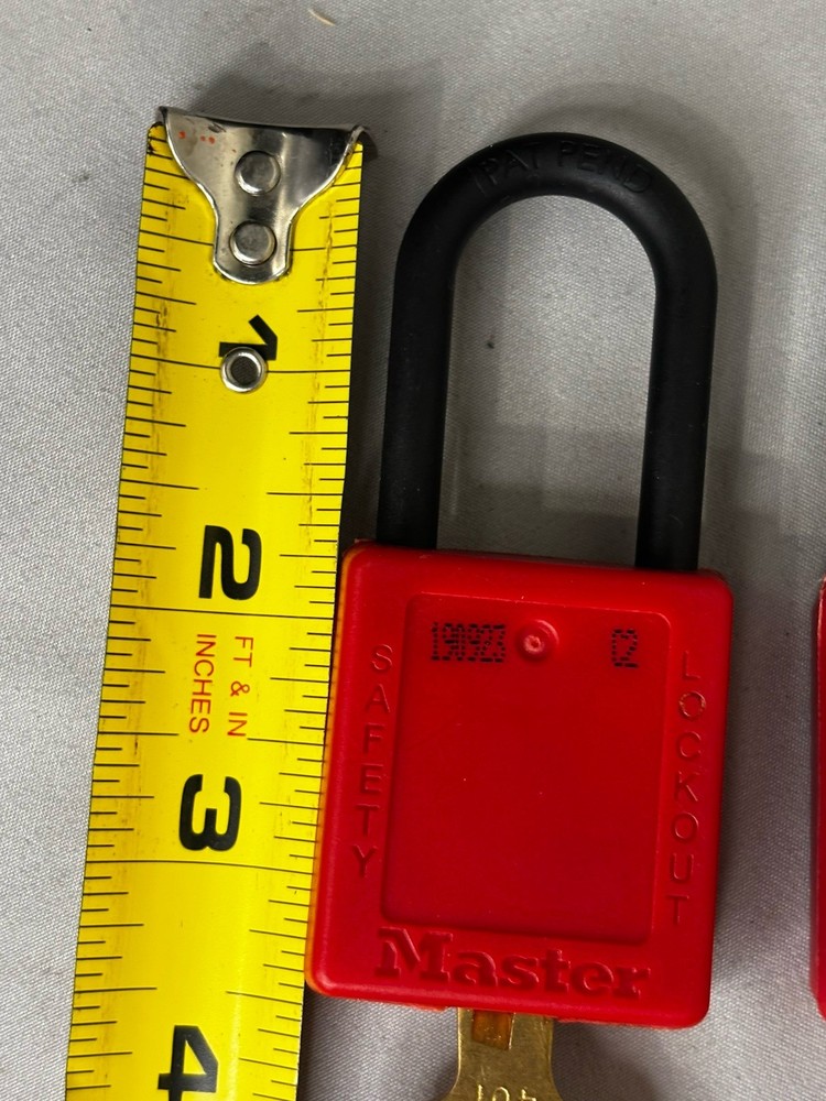 (1)- Master Lock 410Red Zenex Thermoplastic Safety Padlock